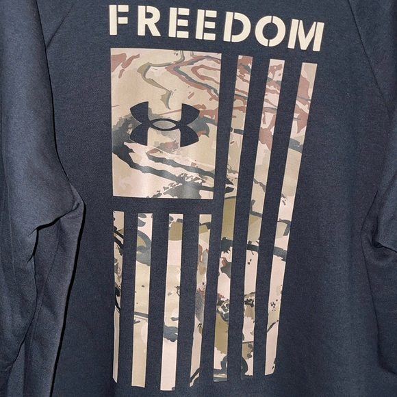 Men's Under Armour Camo Print Freedom Flag Hoodie Size Large & BRAND NEW! - Picture 4 of 6